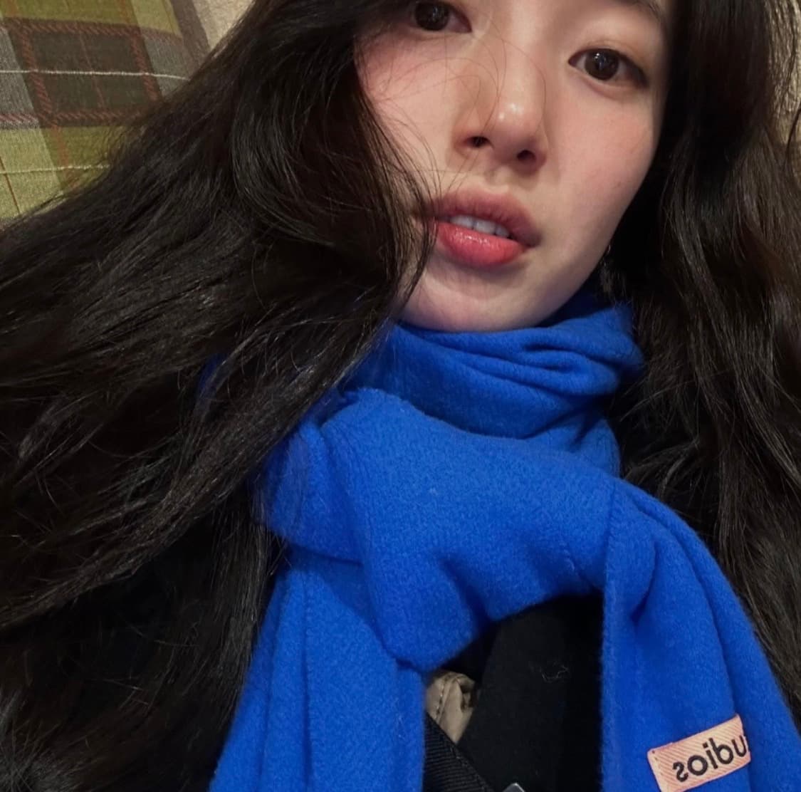 [아크네스튜디오] 수지 착용 로얄블루 상품이미지1