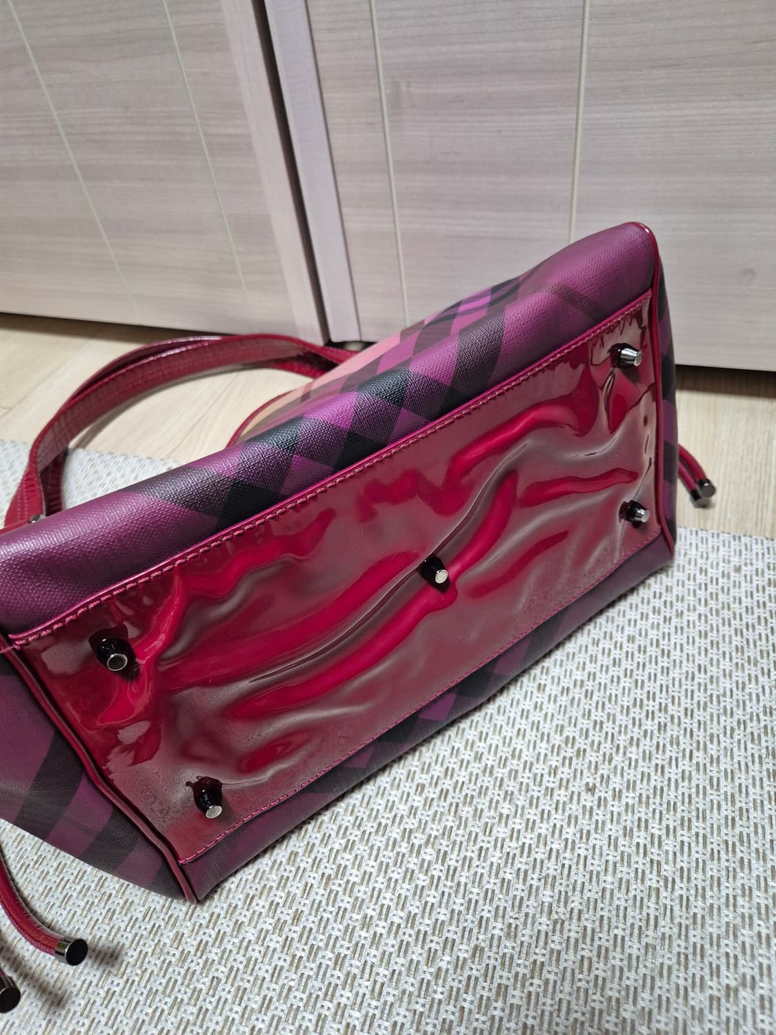 (정품) 버버리 바이올렛 PVC 노바 체크  토트백 숄더백 상품이미지5