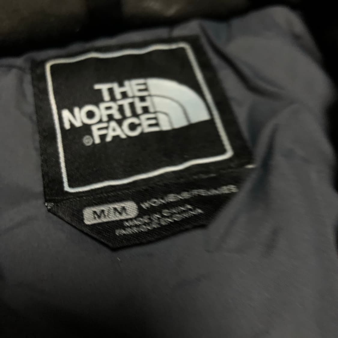 노스페이스 700 여성 패딩 블랙 센터로고 자켓  상품이미지4