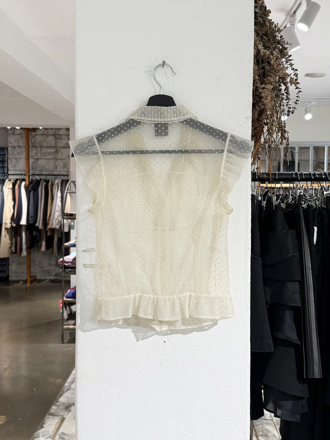 루이비통 아이보리 쉬어 도트 슬리브리스 셔츠 탑 상품이미지6