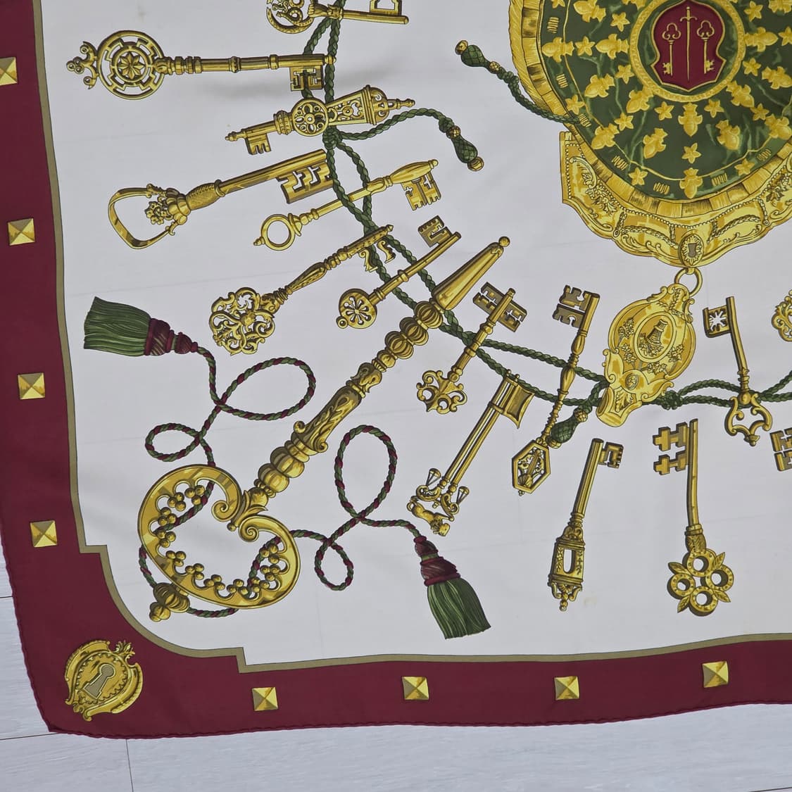 에르메스 스카프 까레 Les Cles 열쇠 패턴 실크 (버건디) 상품이미지3