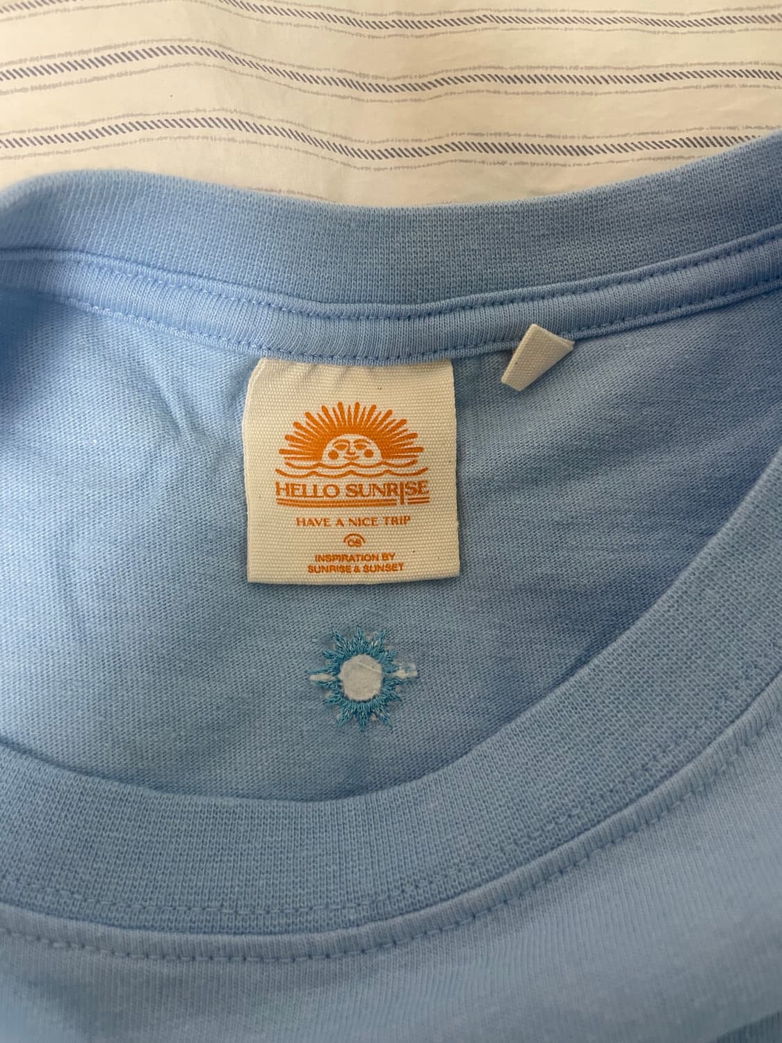 헬로선라이즈 우먼 아치로고 숏슬리브티 스카이 블루 상품이미지5