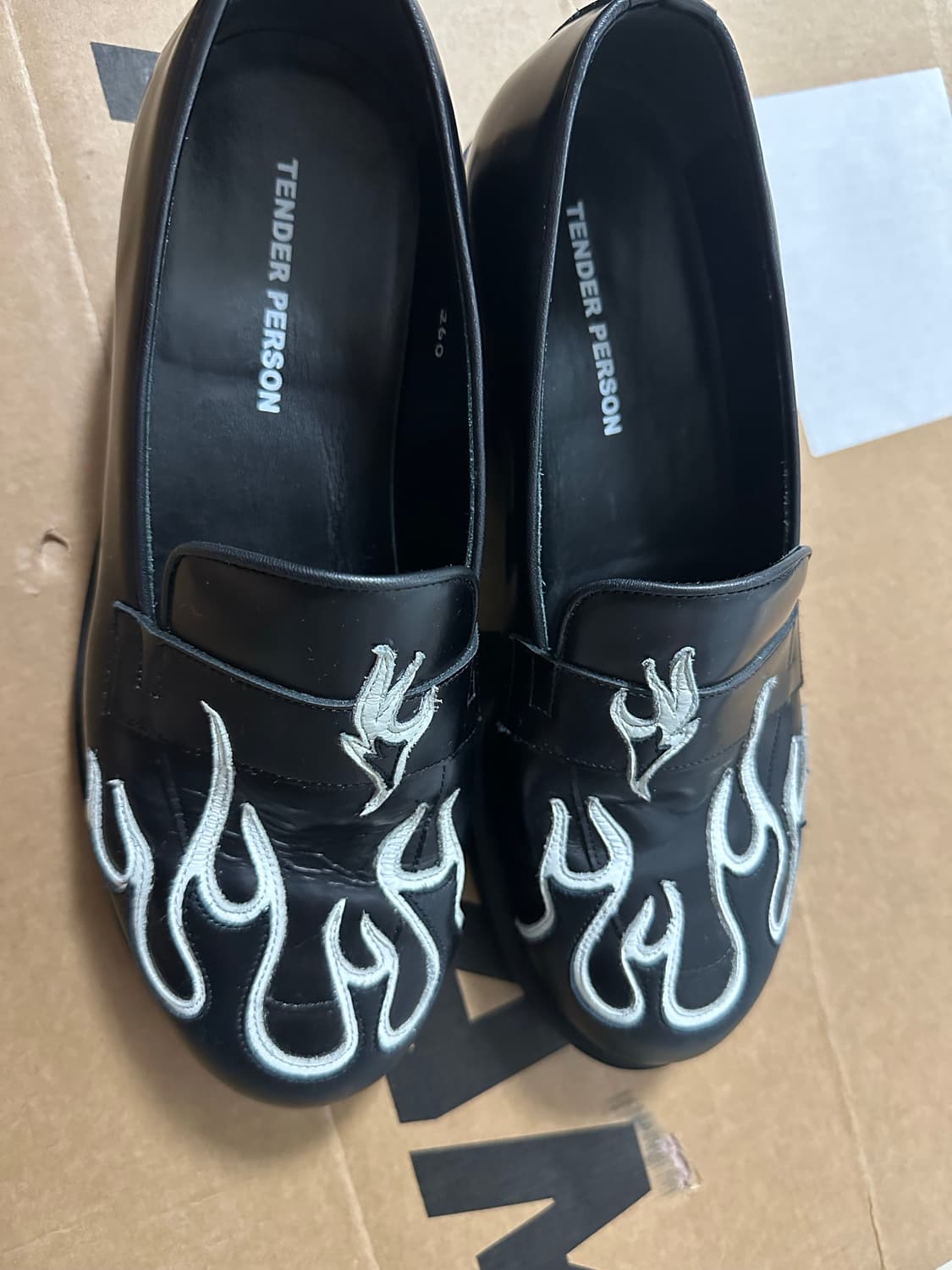 [260/1회착] TENDER PERSON 플레임 로퍼 블랙 상품이미지1