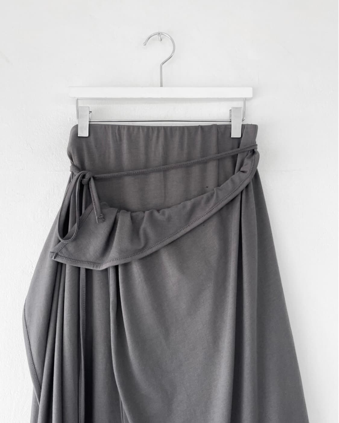 랩쳐 폴디드 랩 스커트 차콜 상품이미지4