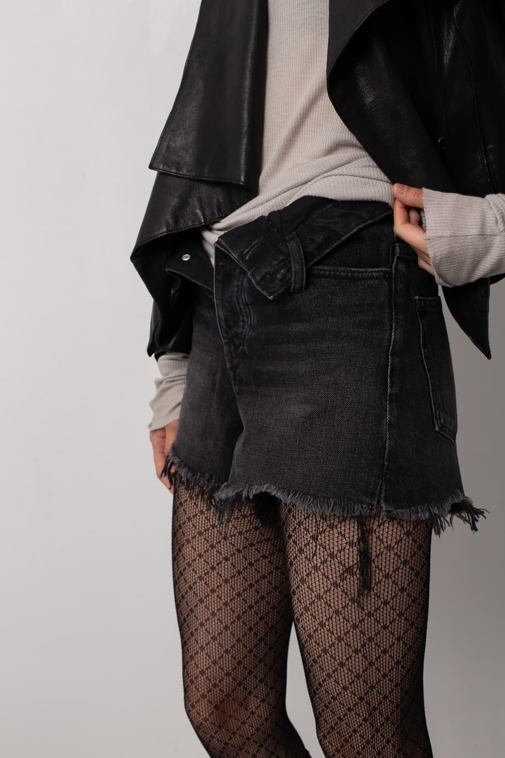 ALEXANDER WANG FOLD OVER DENIM SHORTS 상품이미지3