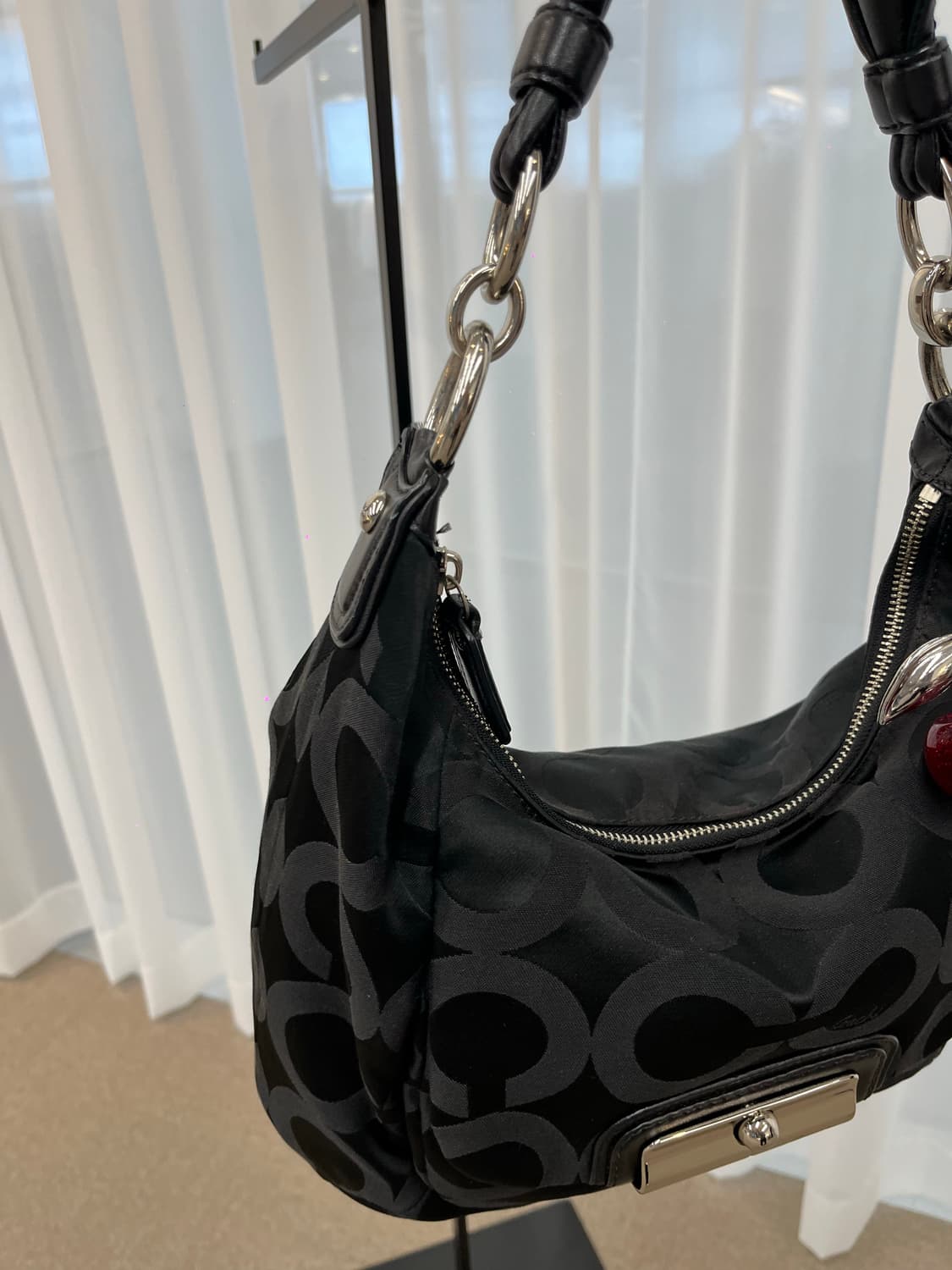 Coach Black Logo Shoulder Bag 상품이미지3