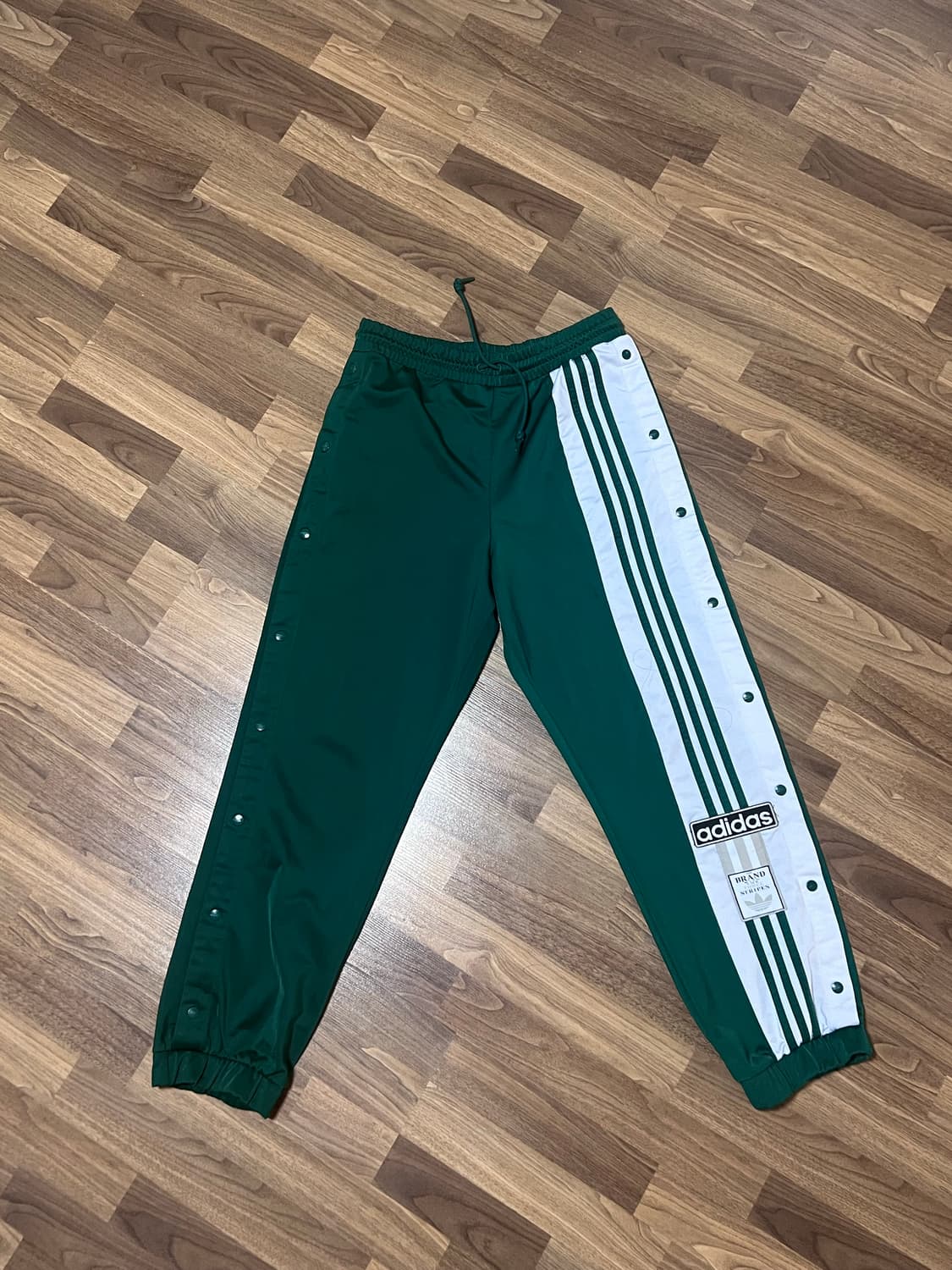아디다스 아디브레이크 팬츠 그린 M 팝니다 GJ8277 상품이미지2