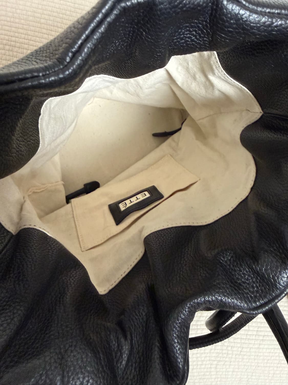 애테 FIN DRAWSTRING BAG 블랙 상품이미지6