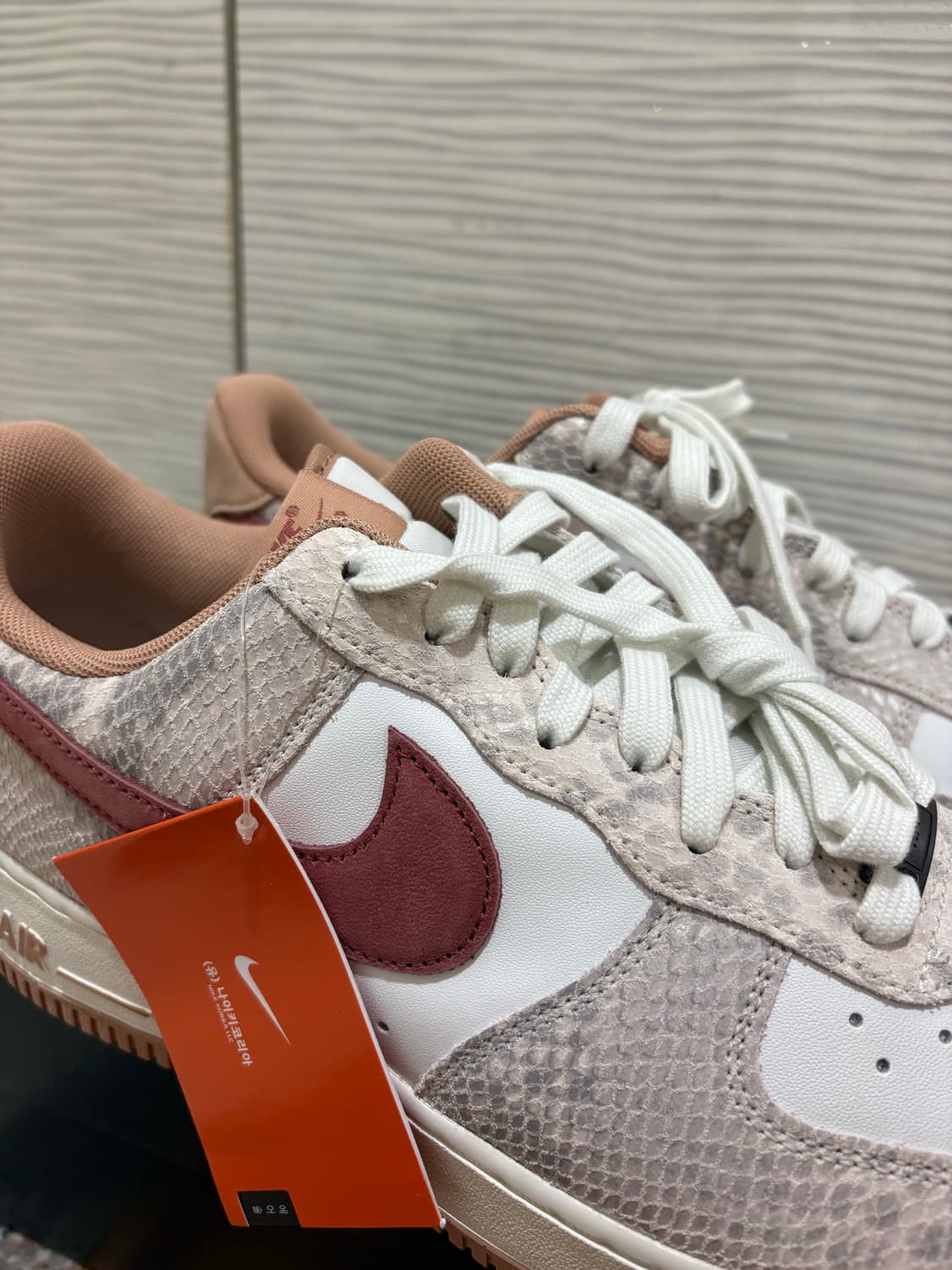 새상품) 에어포스 뱀피 300 상품이미지3