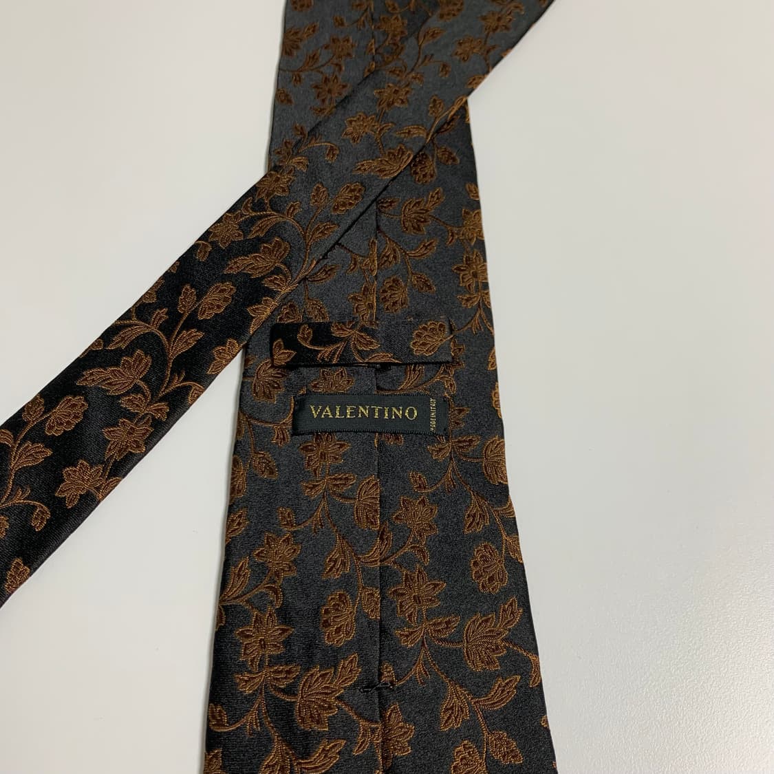 발렌티노(VALENTINO) 신형 블랙 페이즐리 넥타이 명품 A+등급 상품이미지5