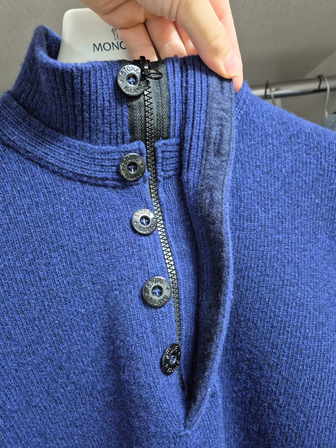 정품 스톤아일랜드 반집업니트 100-L 네이비 상품이미지3