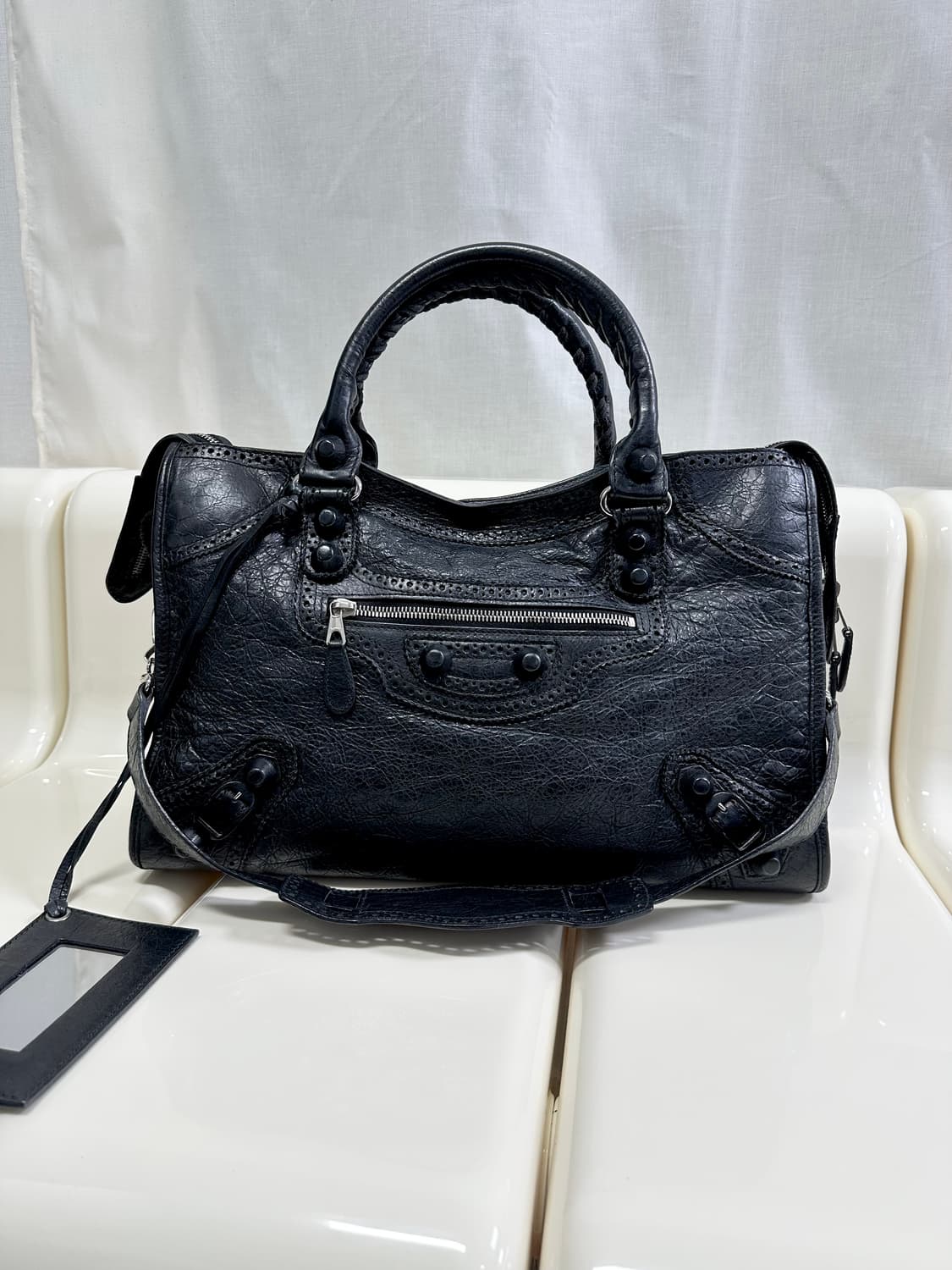 [A 정품] 발렌시아가 시티 모터백 미디움 블랙 상품이미지1