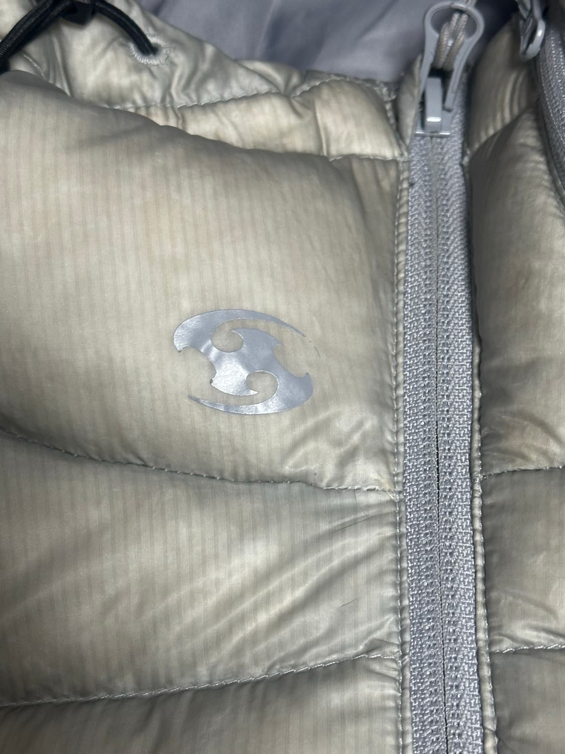 산산기어 서픽스 푸퍼 자켓 그레이 24FW 상품이미지2