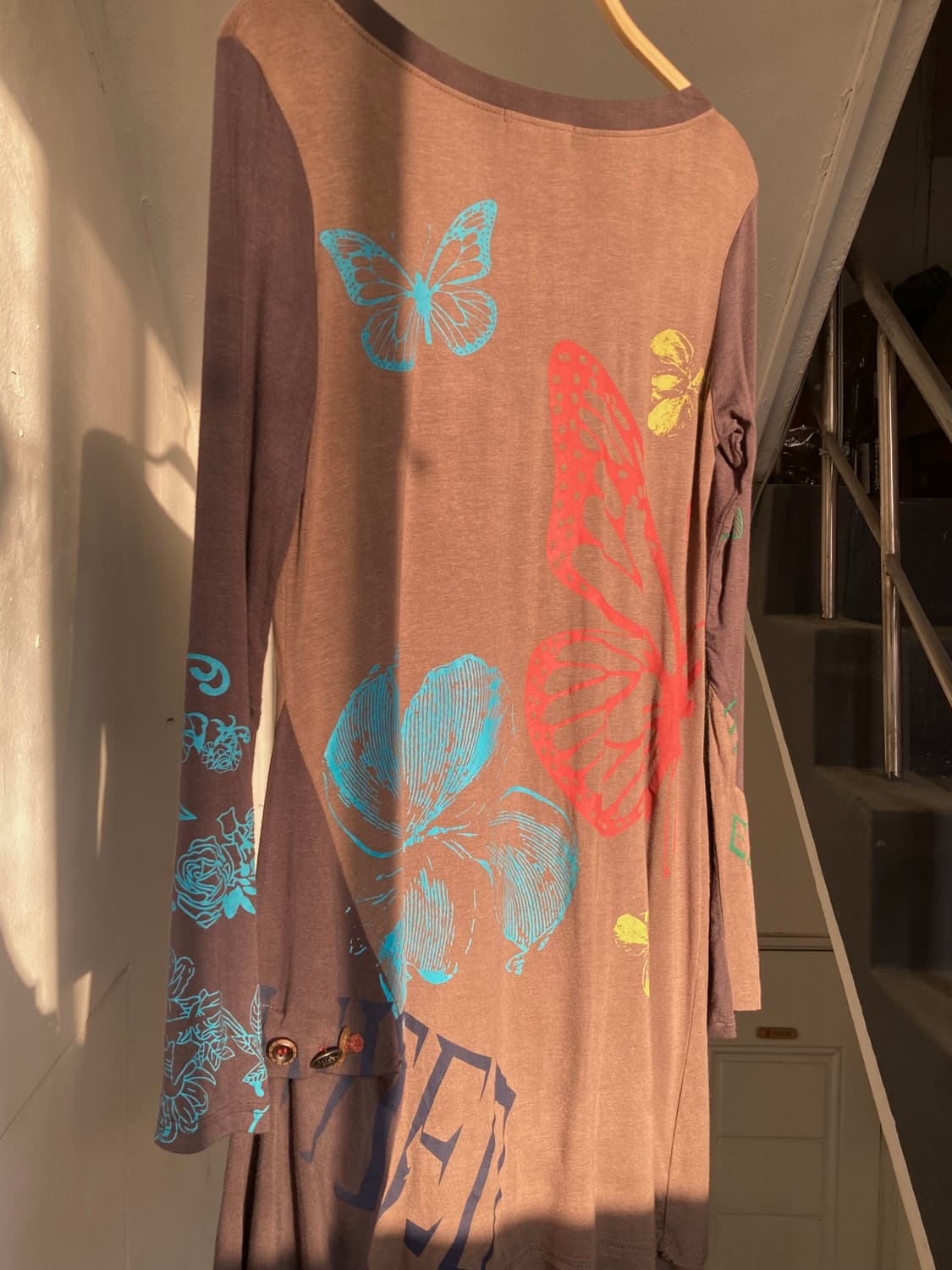 빈티지 디테일 가득 언발 티셔츠 상품이미지6