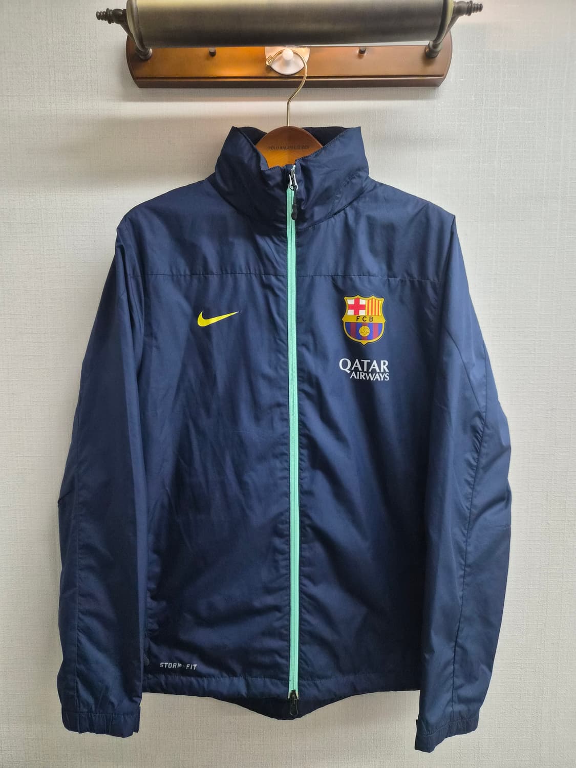L) 나이키 13/14시즌  바르셀로나 트랙자켓(바람막이) 팝니다 상품이미지1