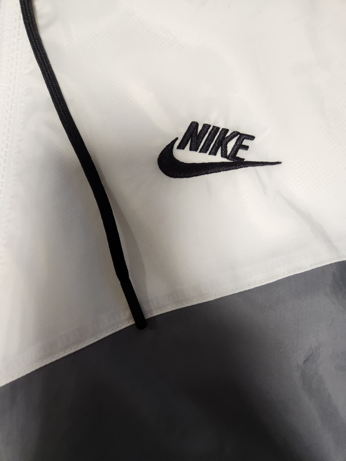 새상품급)나이키 윈드러너 우븐 바람막이 사이즈105(xl)

여러 중고사 상품이미지6