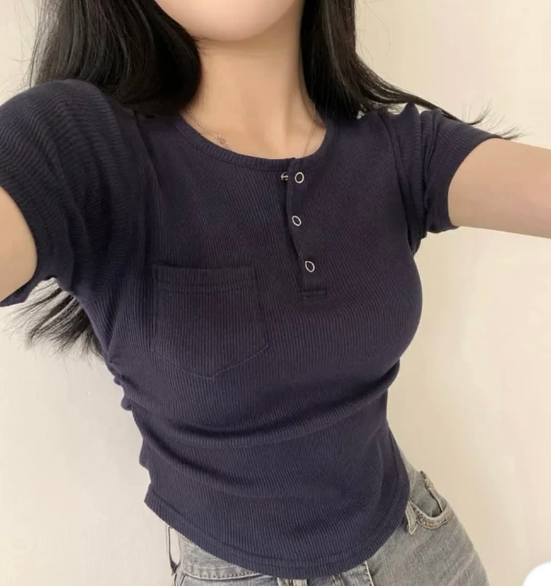 에이블리 앤드모어 또또 셔링 포켓 크롭 반팔티 굴림티 네이비 상품이미지4
