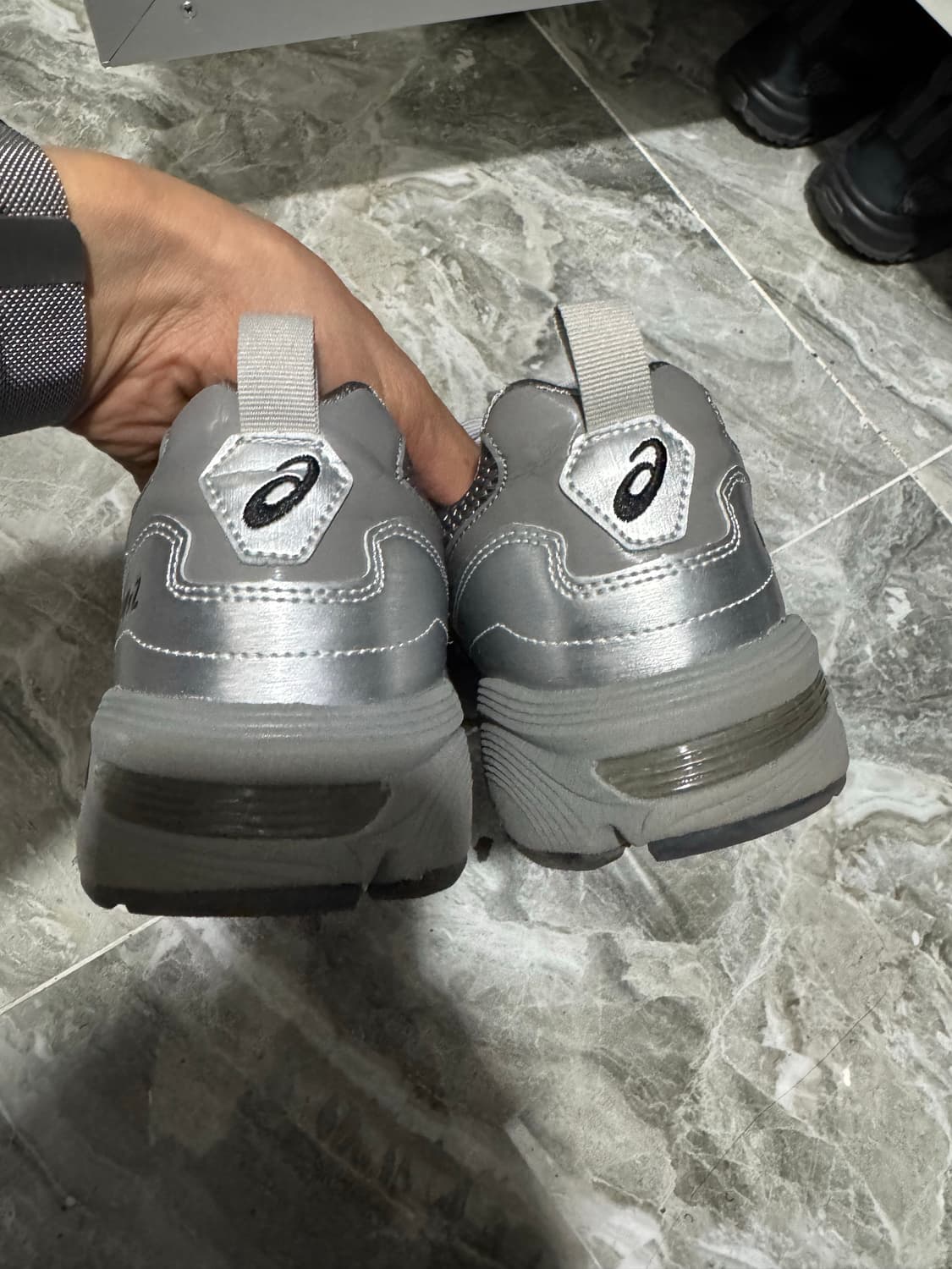 아식스 x 프레자 위워 젤 1090 v2 270사이즈 판매합니다. 상품이미지4