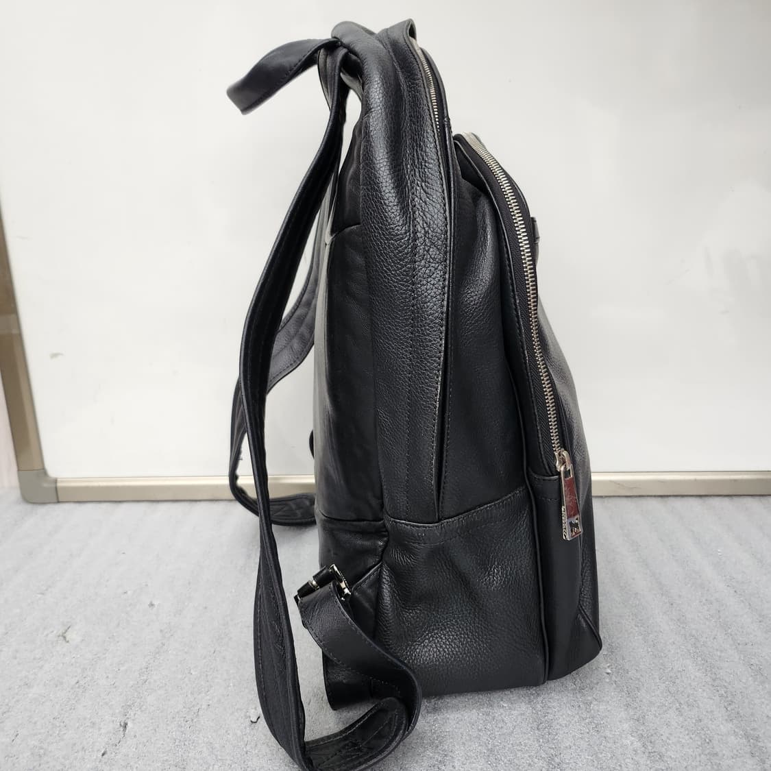메트로시티 블랙 가죽 백팩 43x30x13cm 상품이미지4