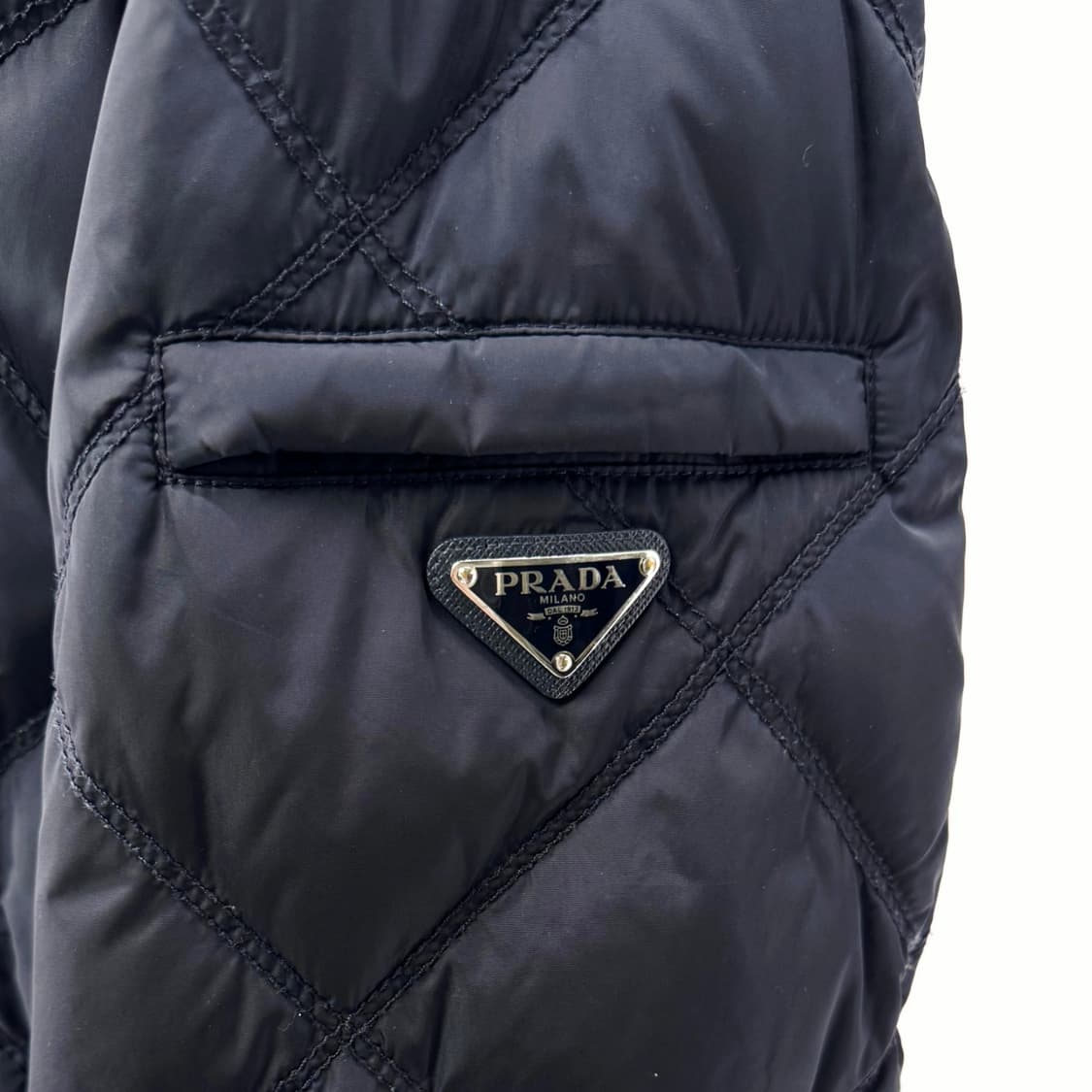 [50사이즈] 프라다 퀼팅 패딩 자켓 네이비 (SGN460) 상품이미지7
