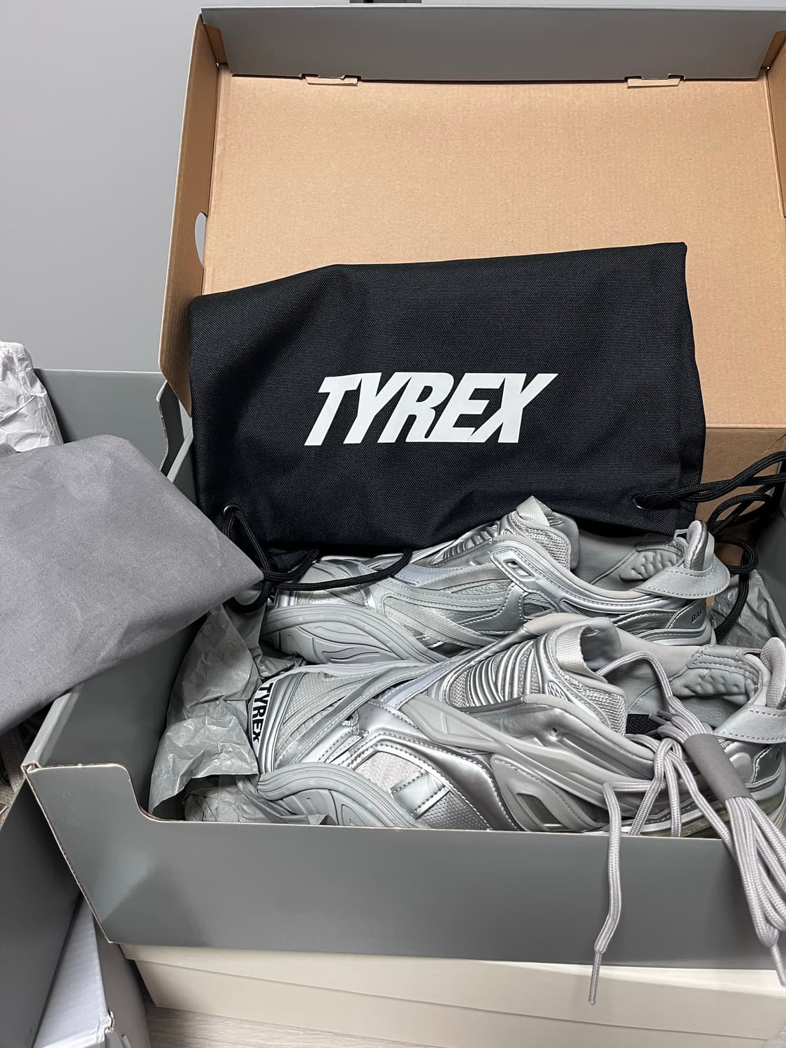 발렌시아가 tyrex silver 41 상품이미지1