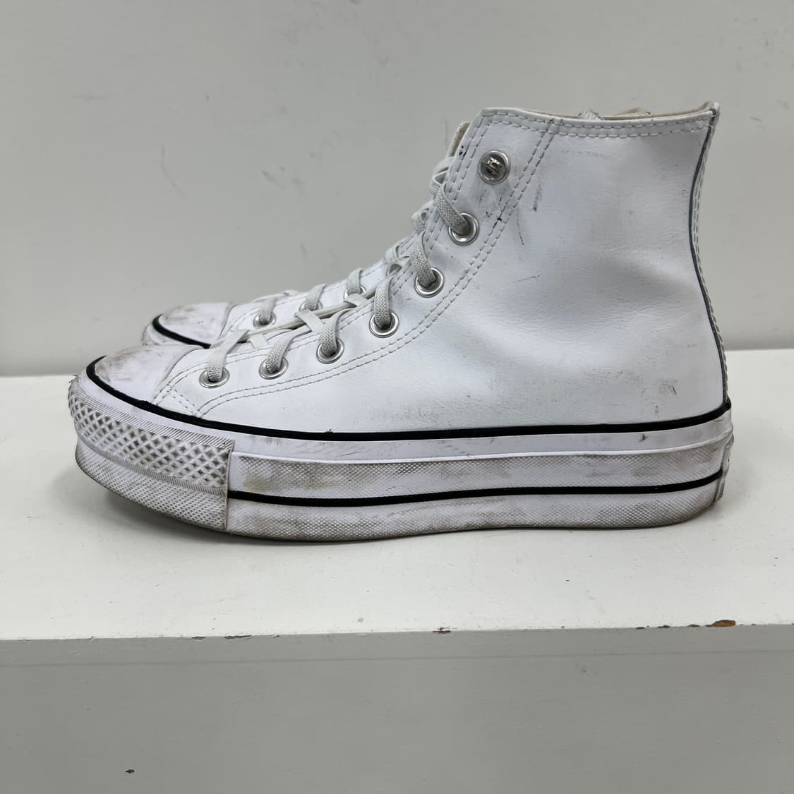 컨버스 척테일러 올스타 리프트 플랫폼 레더 하이 스니커즈 240 상품이미지4