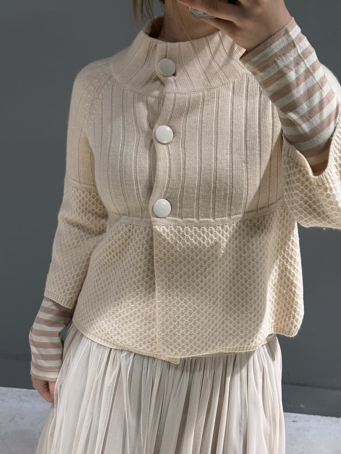 KUMIKYOKU button point cardigan 상품이미지3