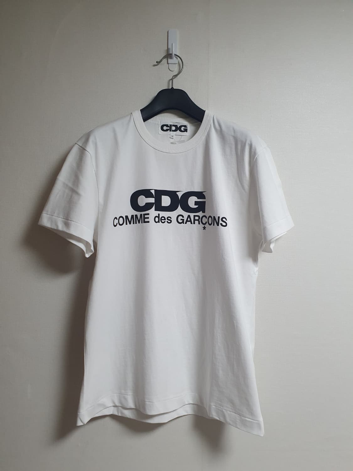 CDG 꼼데가르송 로고 반팔티 화이트 M 새상품 상품이미지1