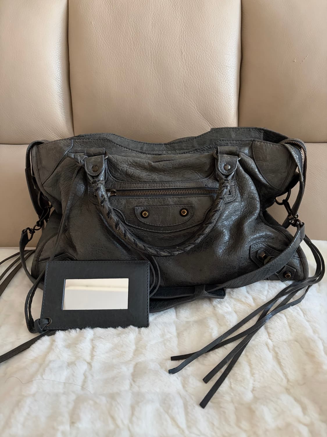 발렌시아가 모터백 다크 그레이 상품이미지1