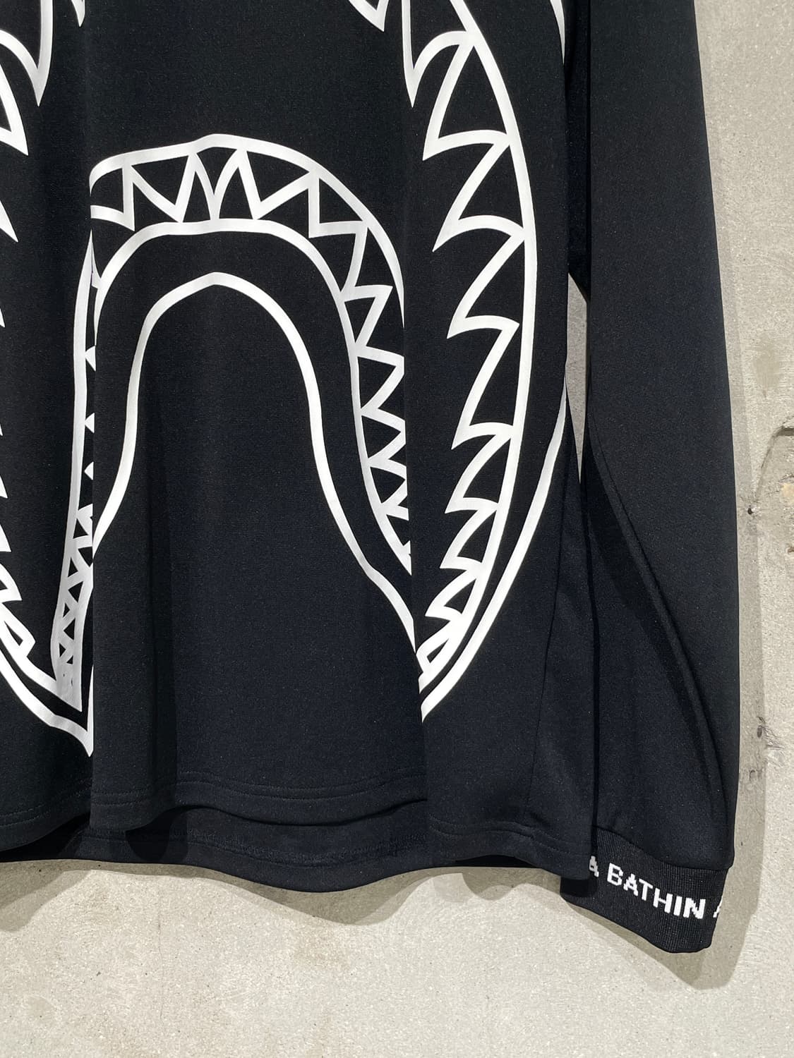 베이프 블랙 빅 샤크 롱 슬리브 상품이미지5