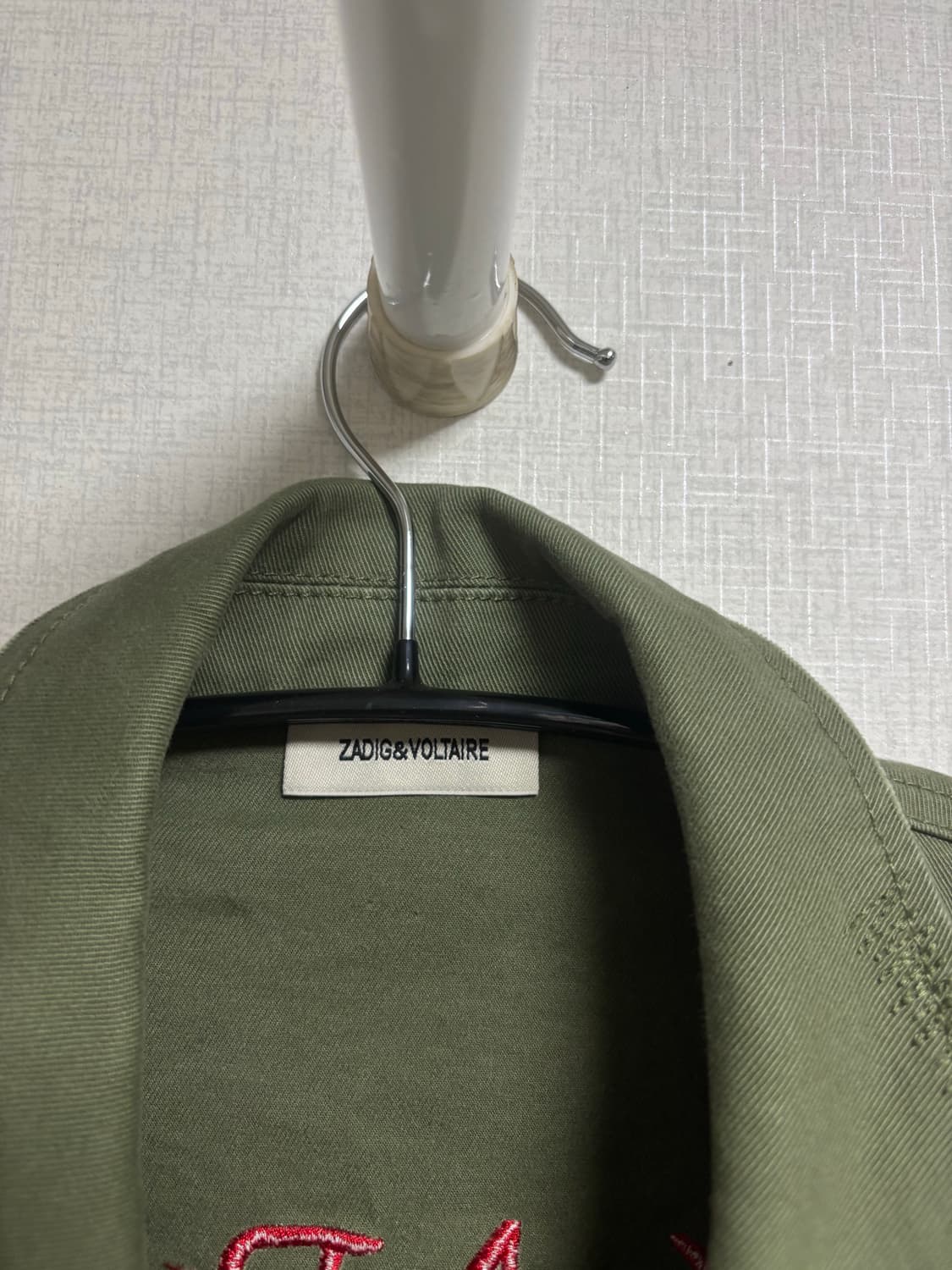 쟈딕앤볼테르 카키 프린팅 & 자수 필드 자켓 상품이미지2