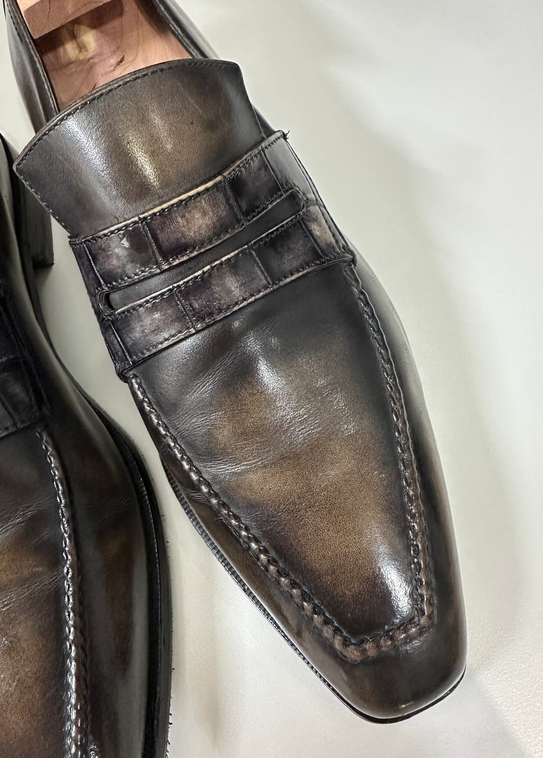 벨루티 가죽 로퍼 악어가죽 트림  상품이미지2