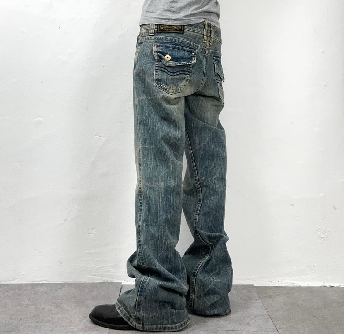Sand-Washed Flare Jeans 상품이미지3
