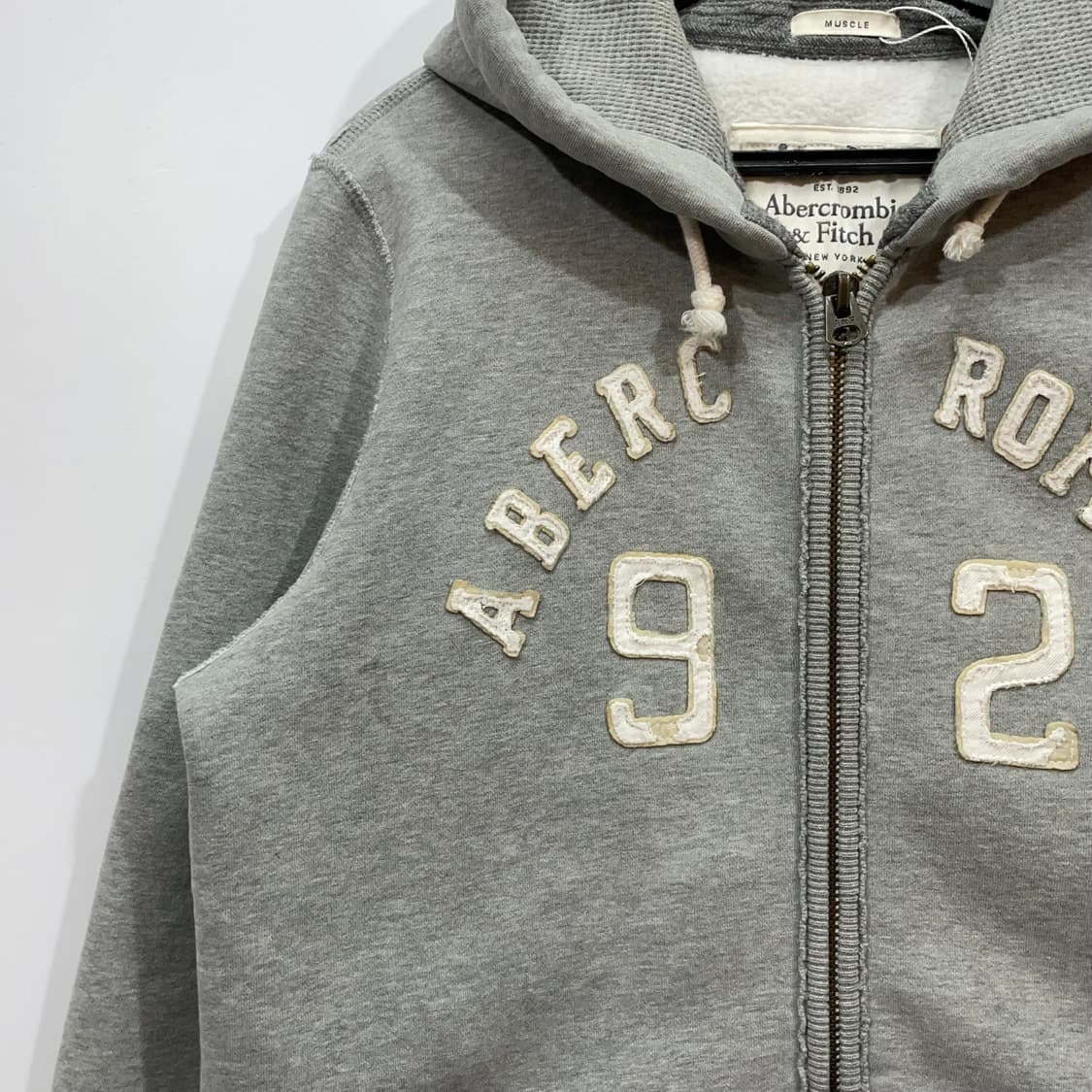 Abercrombie Classic Varsity Zip-Up Hoodi 상품이미지5