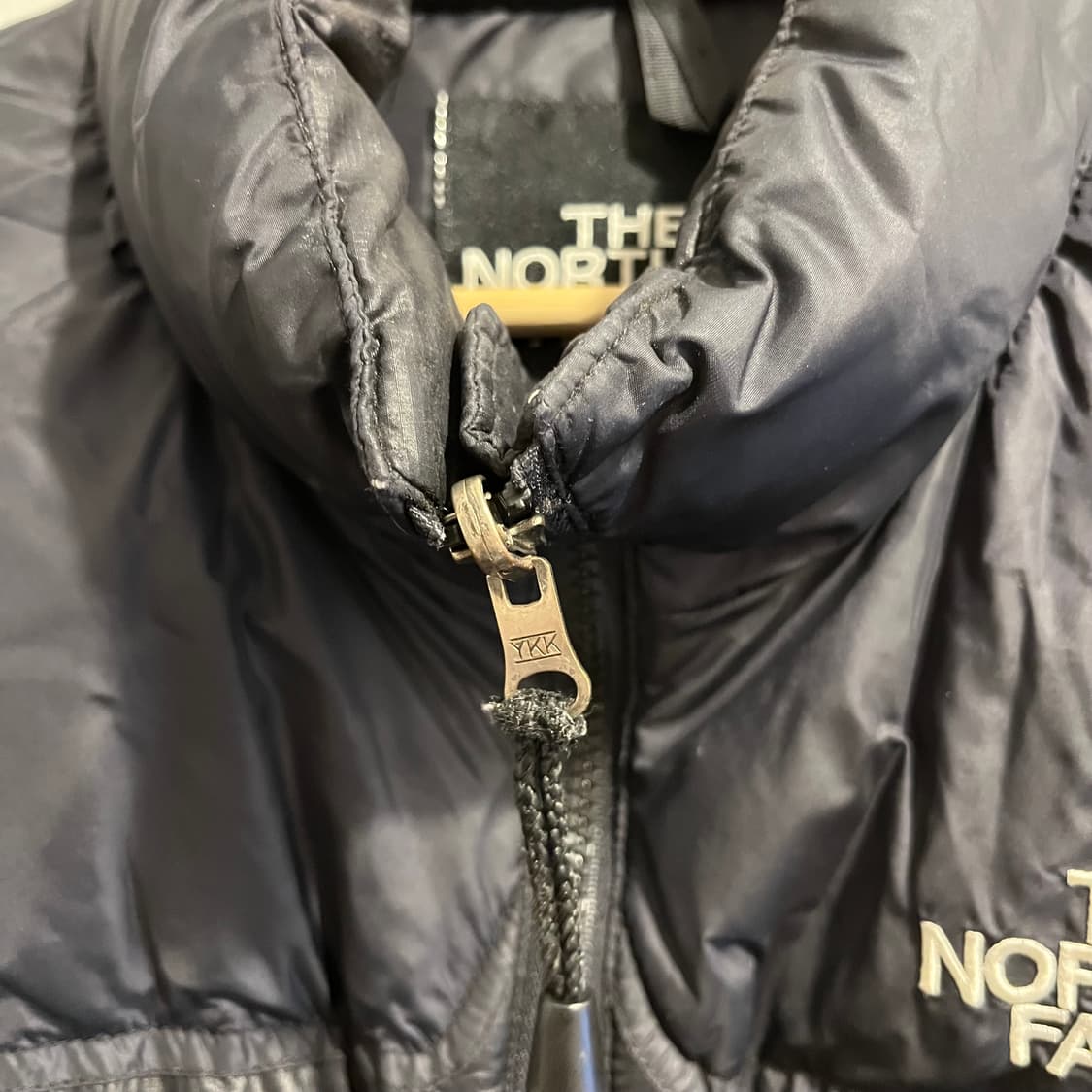 노스페이스 센터로고 700 눕시 패딩 상품이미지4