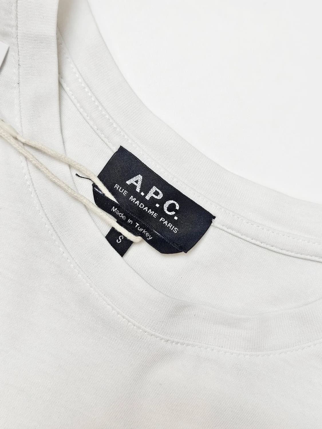 아페쎄 APC 로고 반팔 티셔츠 PN4074 상품이미지4