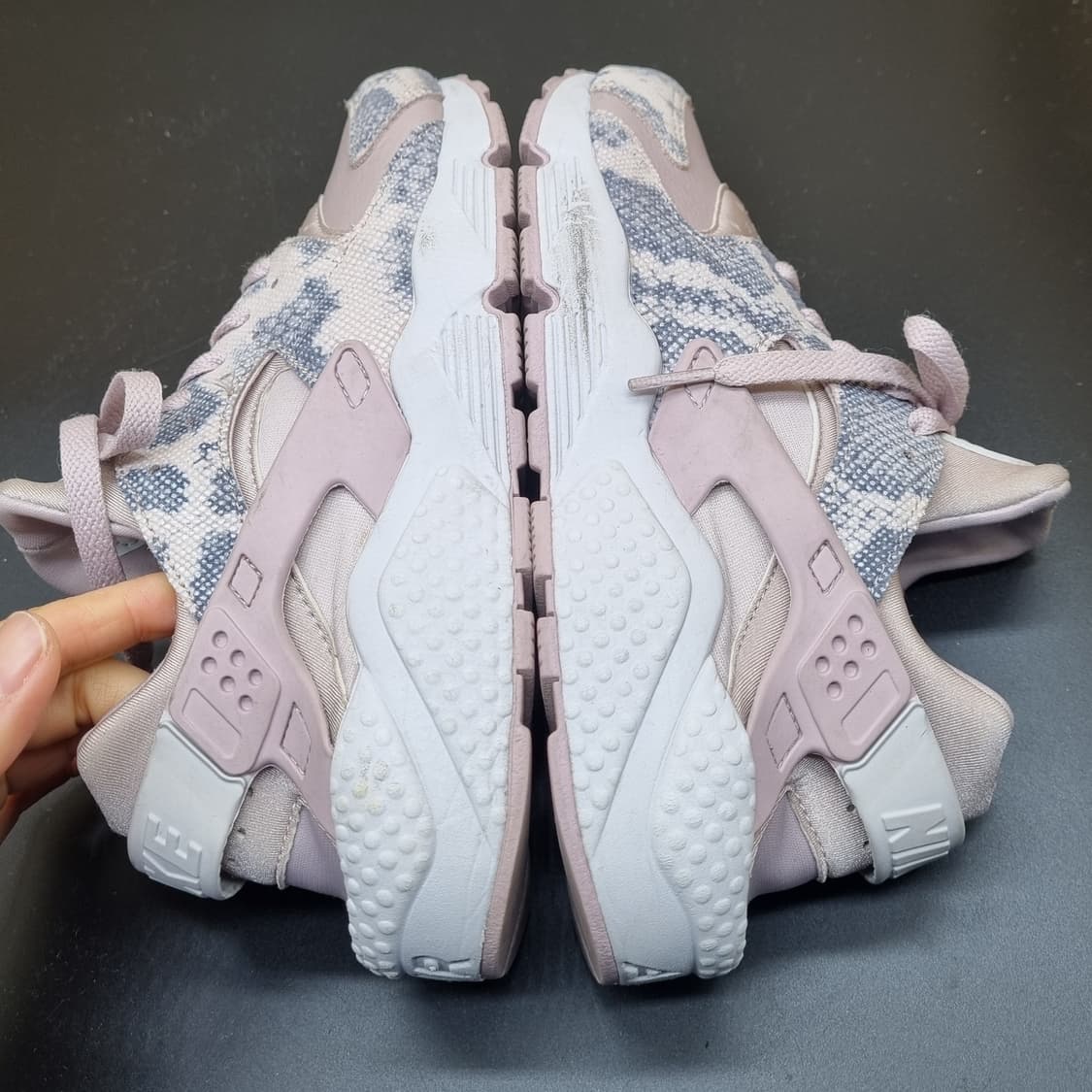 나이키 에어 허라취 운동화 실사이즈240 상품이미지5