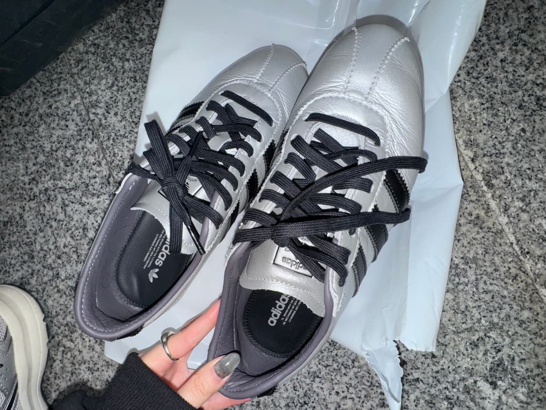 아디다스 도쿄 실버 메탈릭 코어 블랙 w235 상품이미지1