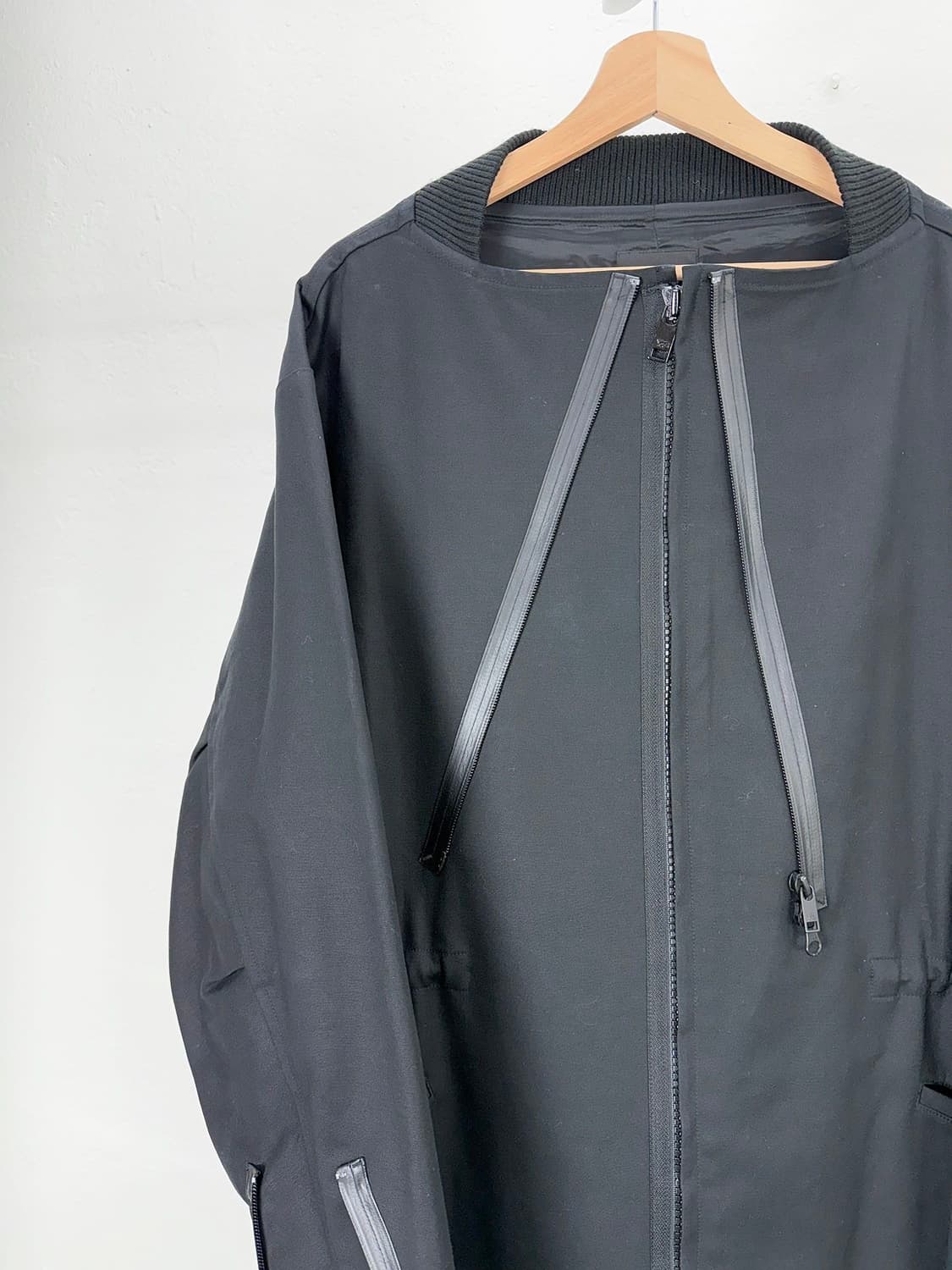 y-3 블랙 크로스 지퍼 개버딘 울 롱 자켓 상품이미지2