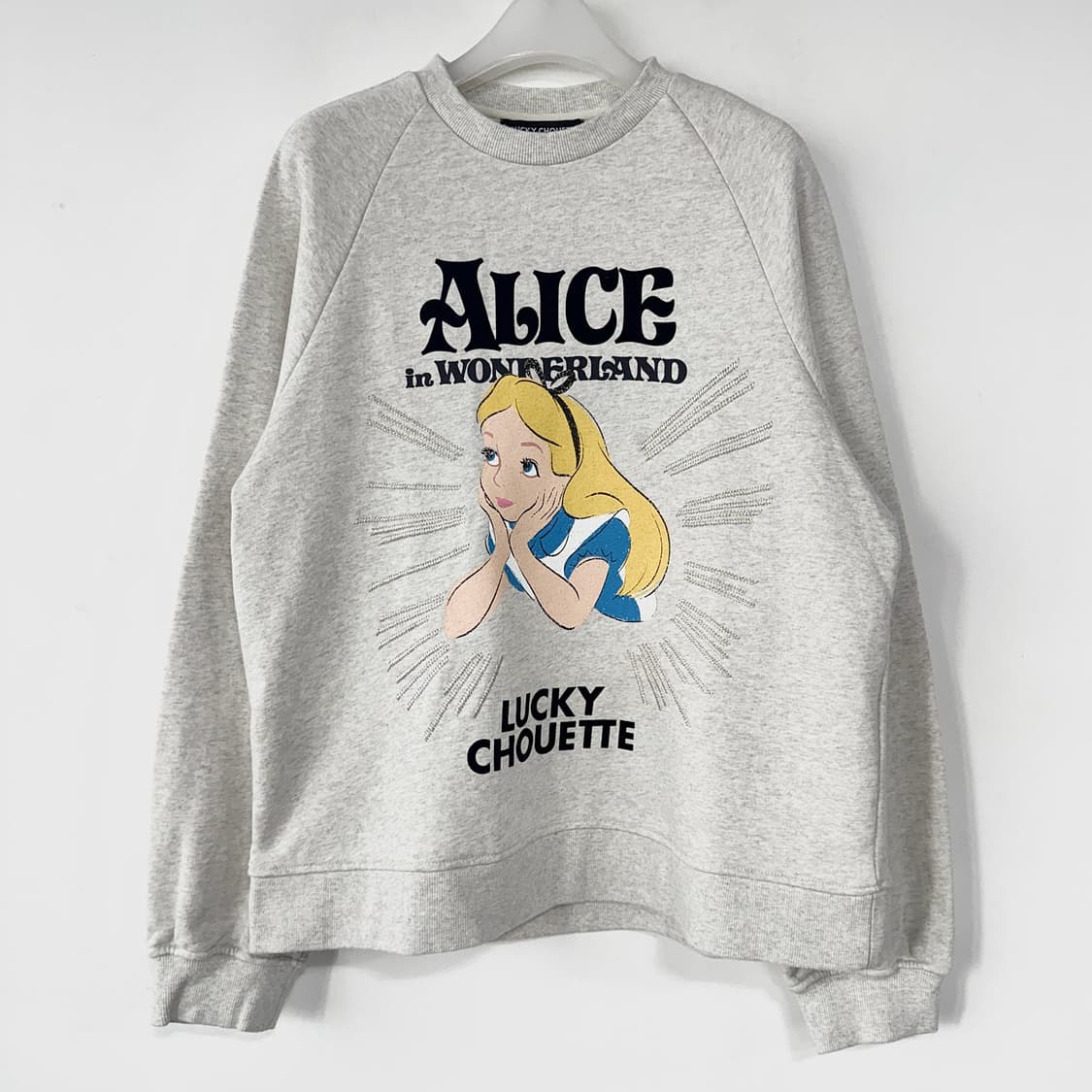 럭키슈에뜨 앨리스 프린트 맨투맨 티셔츠 상품이미지3