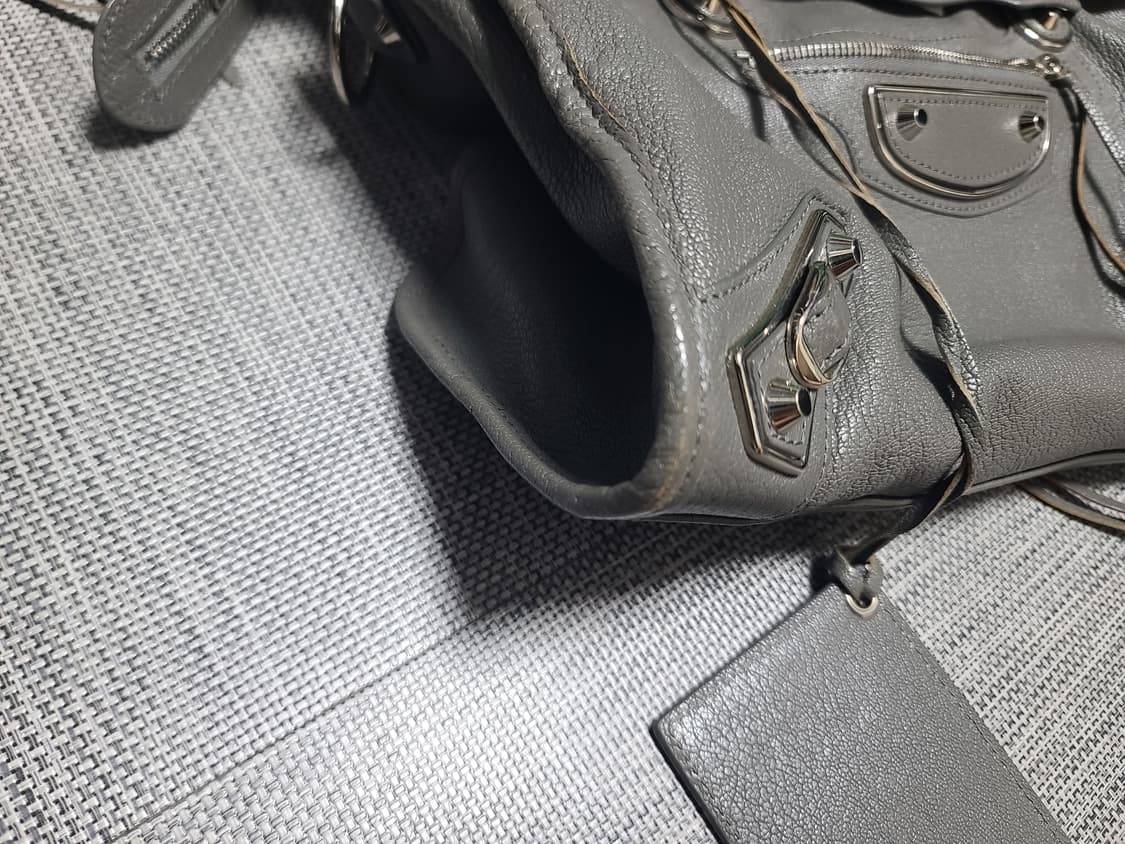 발렌시아가 모터백 미디움 엣지 모터백 그레이 토트백 숄더백 상품이미지3