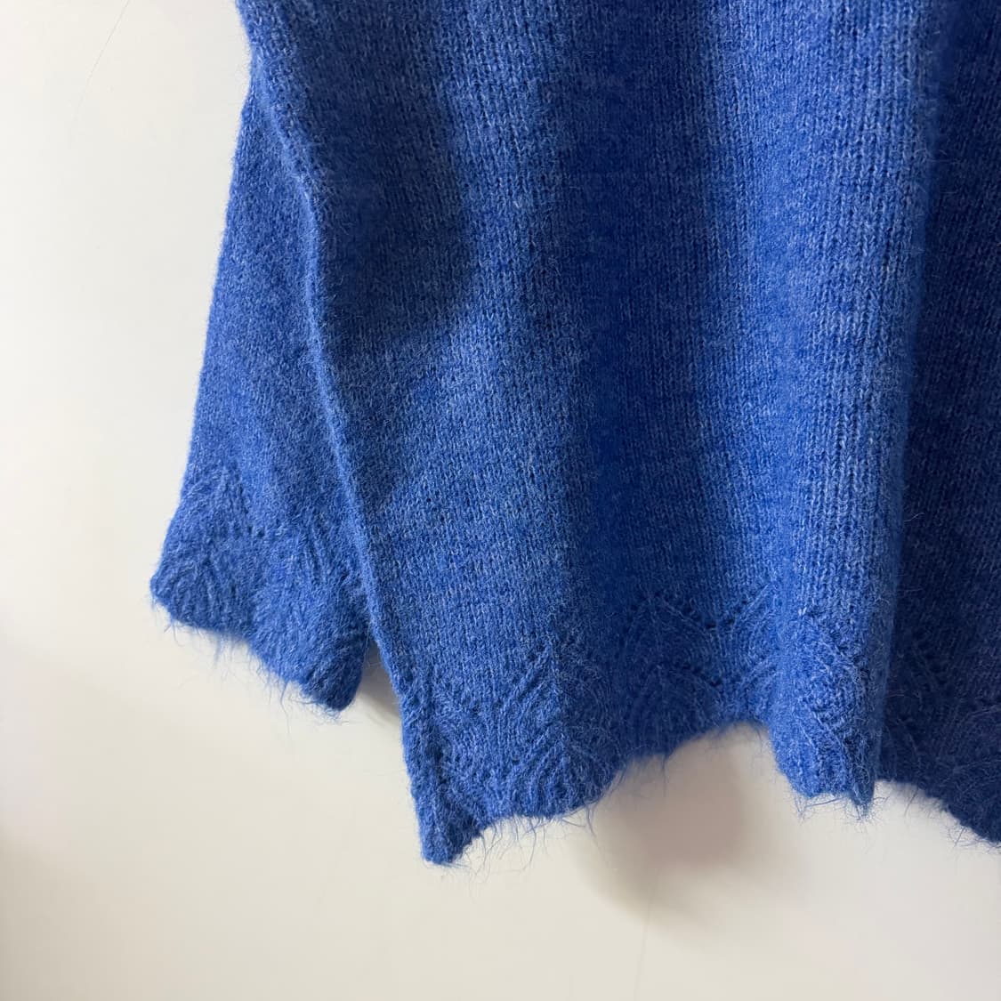 새상품 여자 코사지 브이넥 니트 상품이미지3