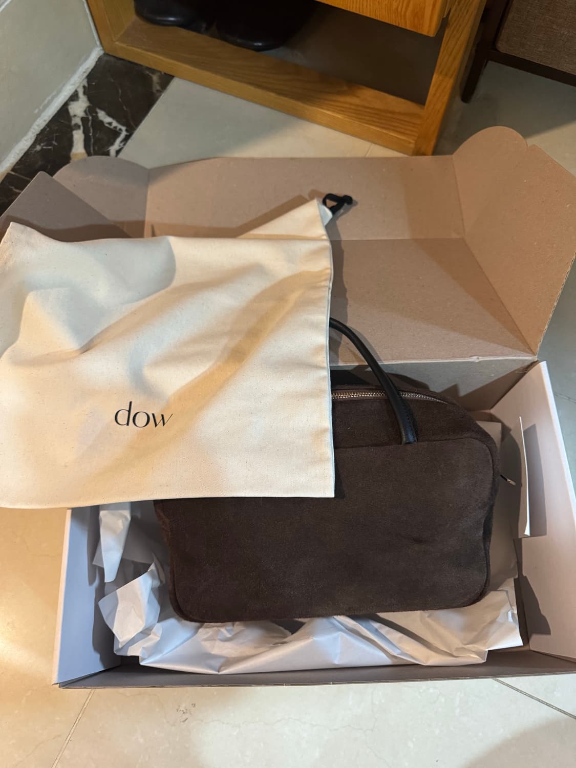 도우 dow 스웨이드 스퀘어 백 다크 브라운 상품이미지2