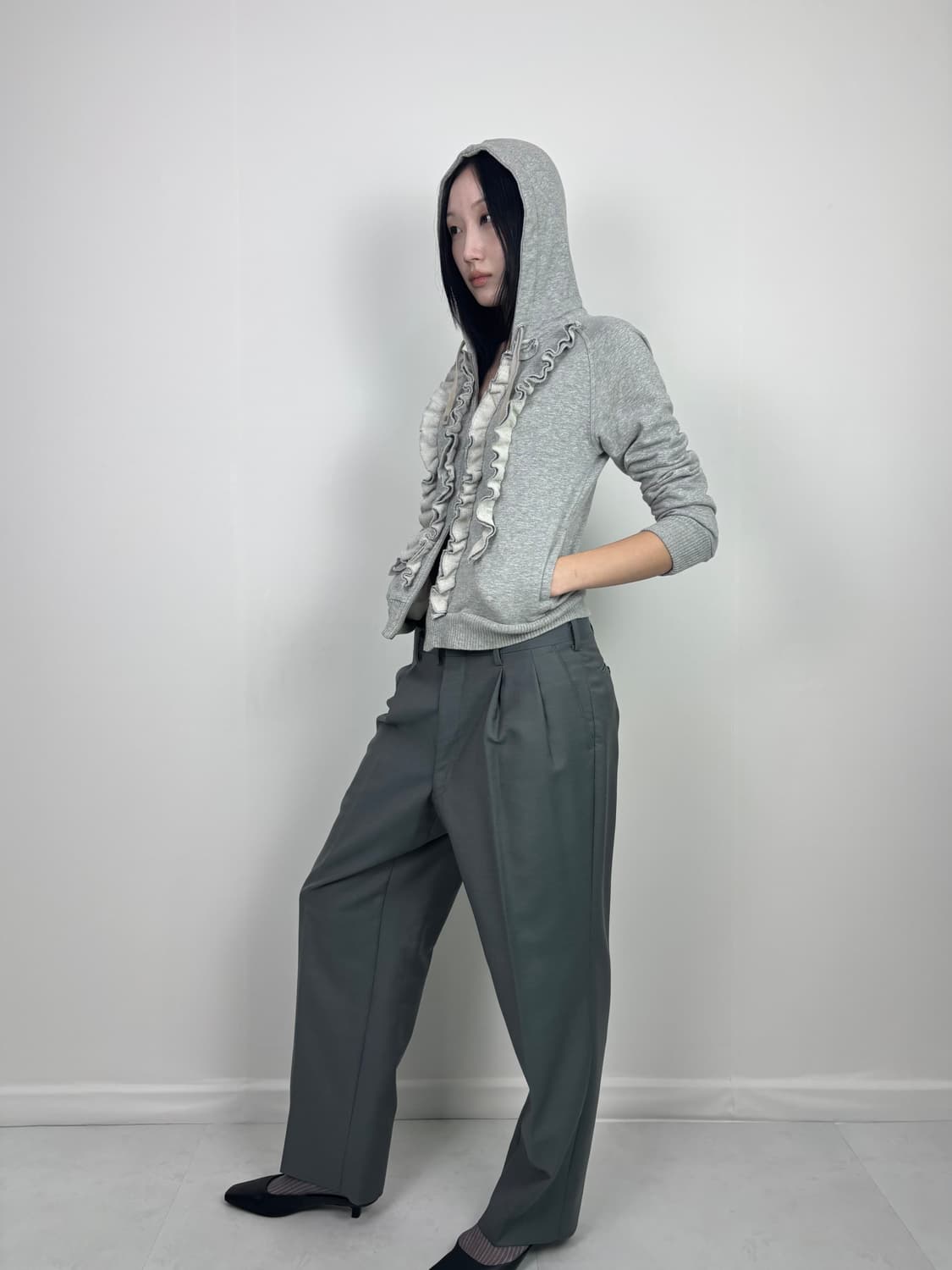 RUFFLE DETAIL HOODIE 상품이미지4