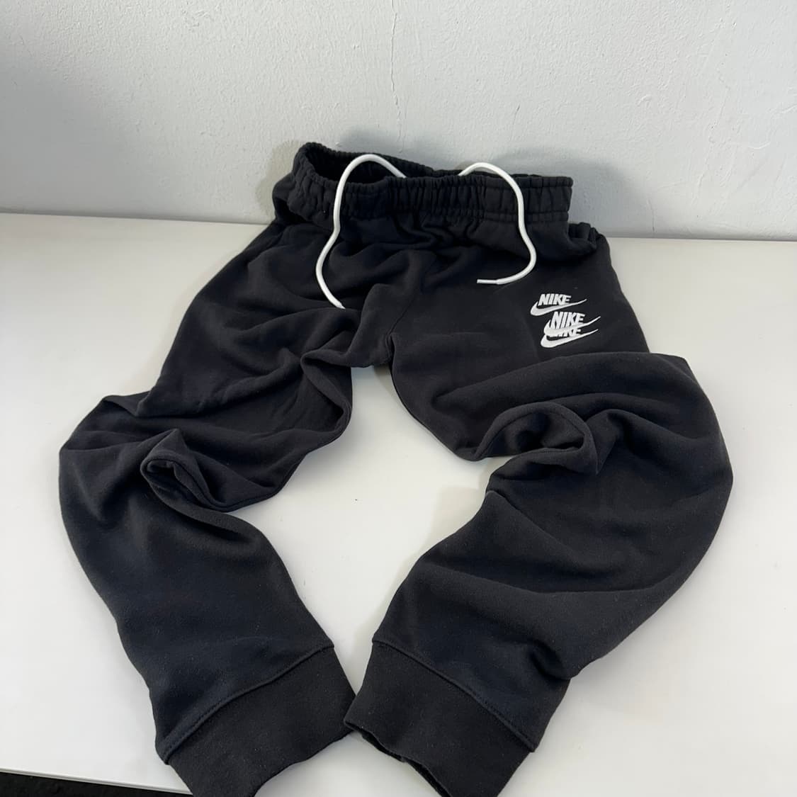 우먼S 나이키 블랙 멀티로고 스웻 조거팬츠 상품이미지4