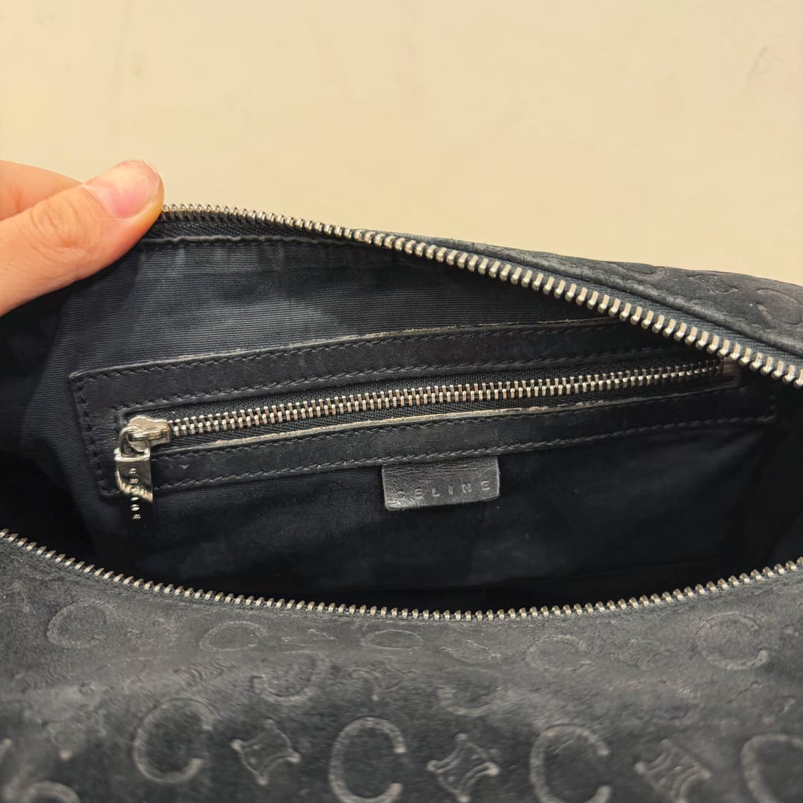 셀린느 보스턴백 블라종 C패턴 벨벳 디테일 블랙 상품이미지6