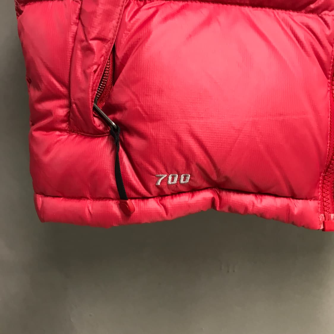 노스페이스 700 패딩 조끼 레드 85 상품이미지4