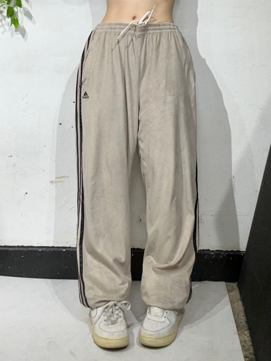 00s 아디다스 대대장 스웨이드 벨벳 와이드 트랙 팬츠 추리닝 바지  상품이미지2