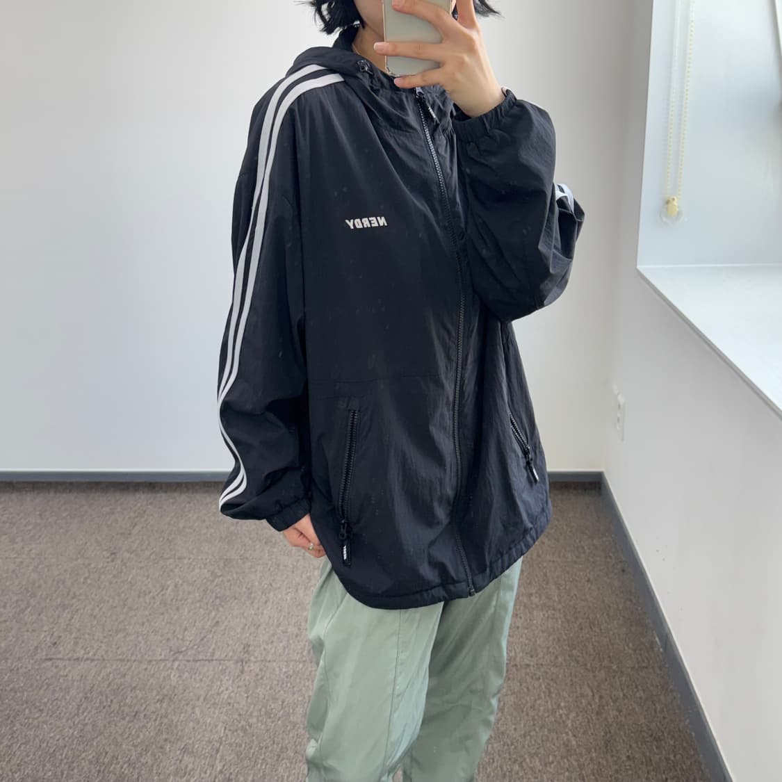 Nerdy 널디 화이트 트랙탑 블랙 바람막이 상품이미지2