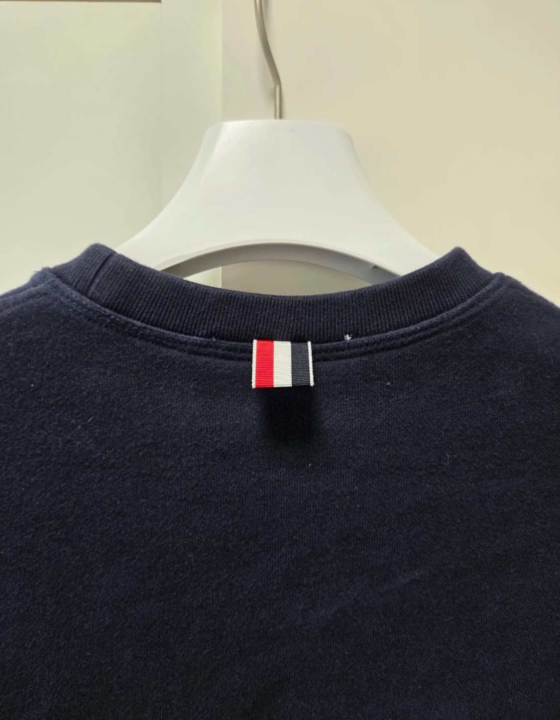 톰브라운 네이비 4선 맨투맨 1사이즈 상품이미지4